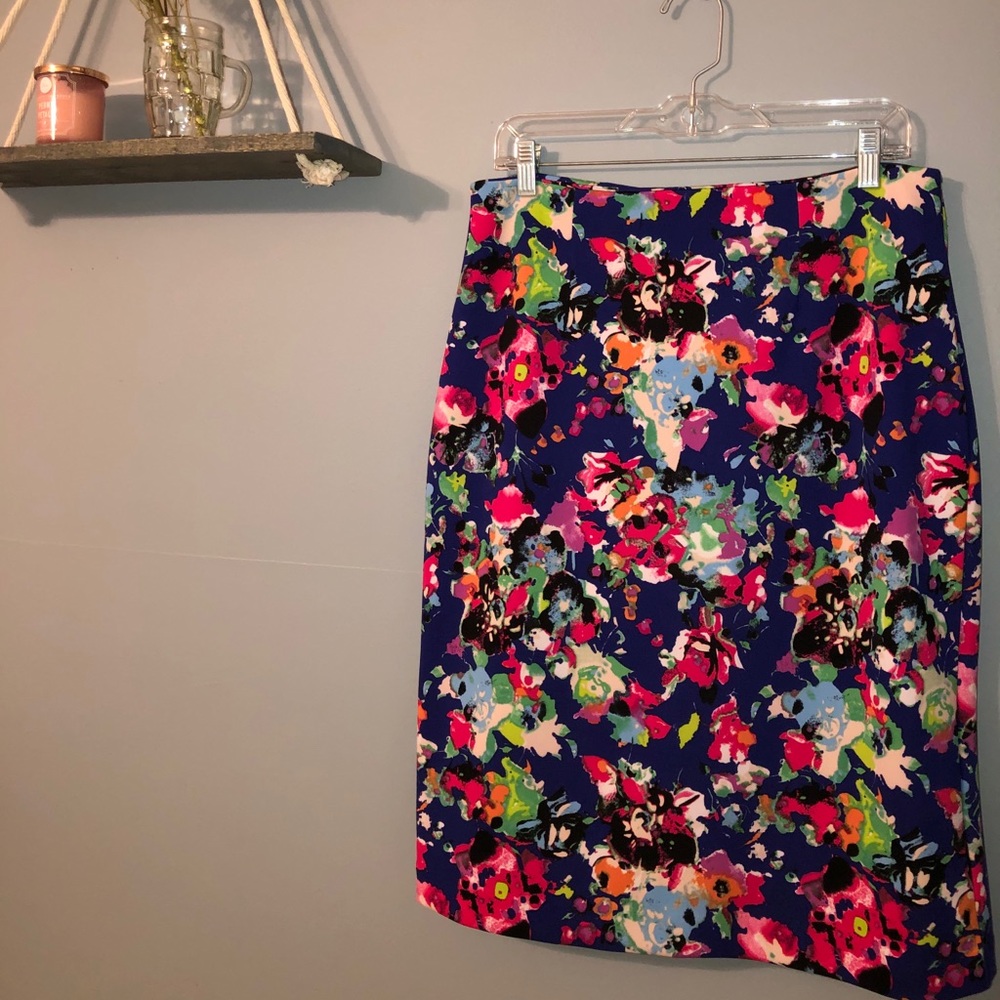 Nicole Miller Floral Pencil Skirt🌸
